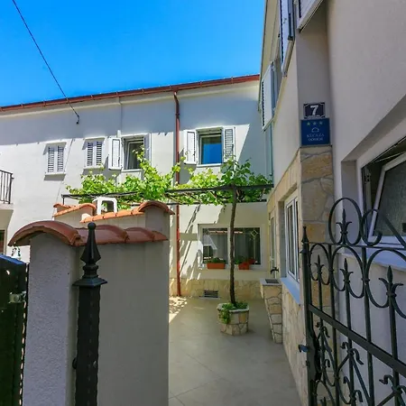 House Ruzica Σπίτι διακοπών *